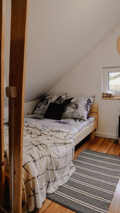 Bieszczadzkie Boho Stodoly Apartamento Myczkowce Exterior foto